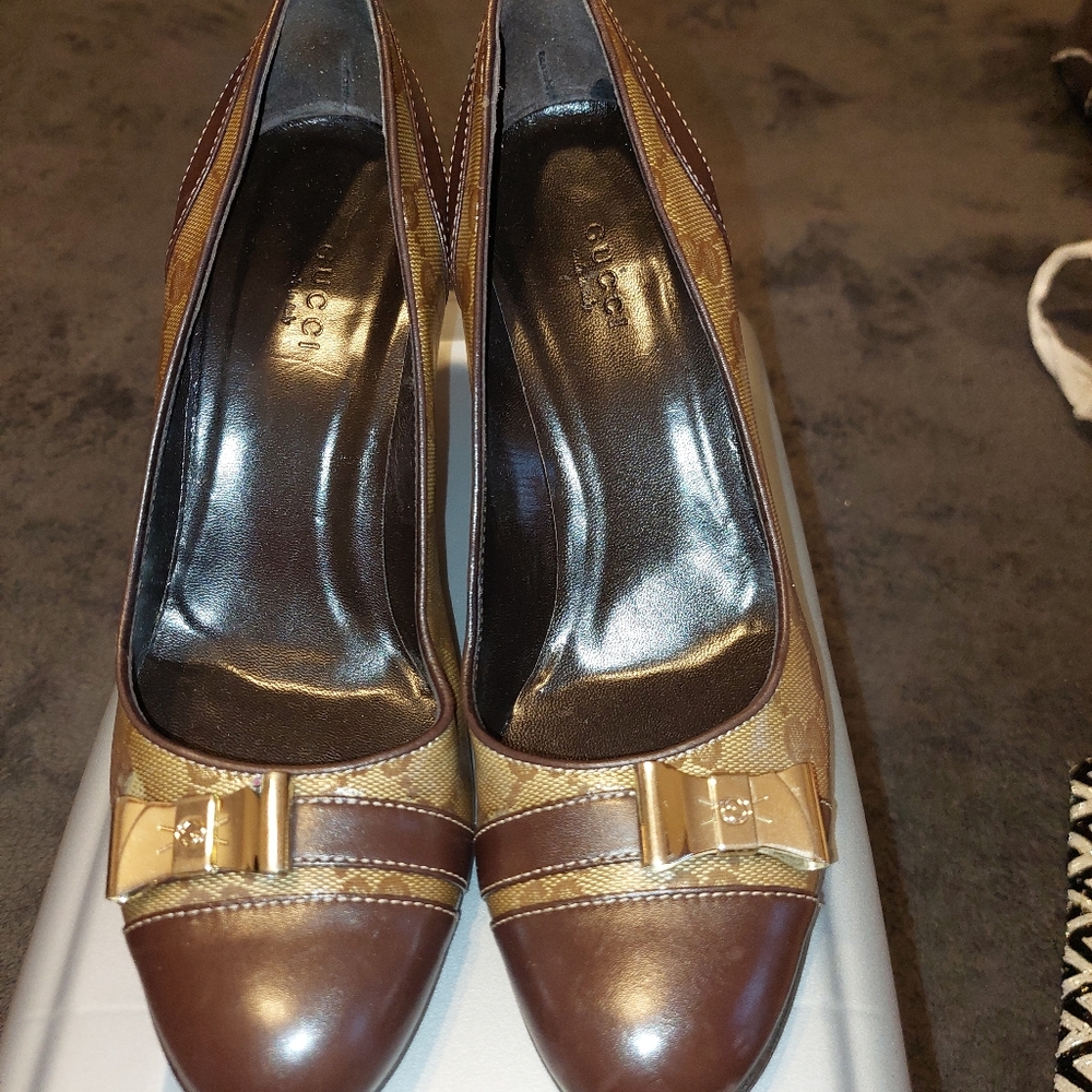 Vintage Gucci Brown GG Canvas Bow pumps (Brand New)
